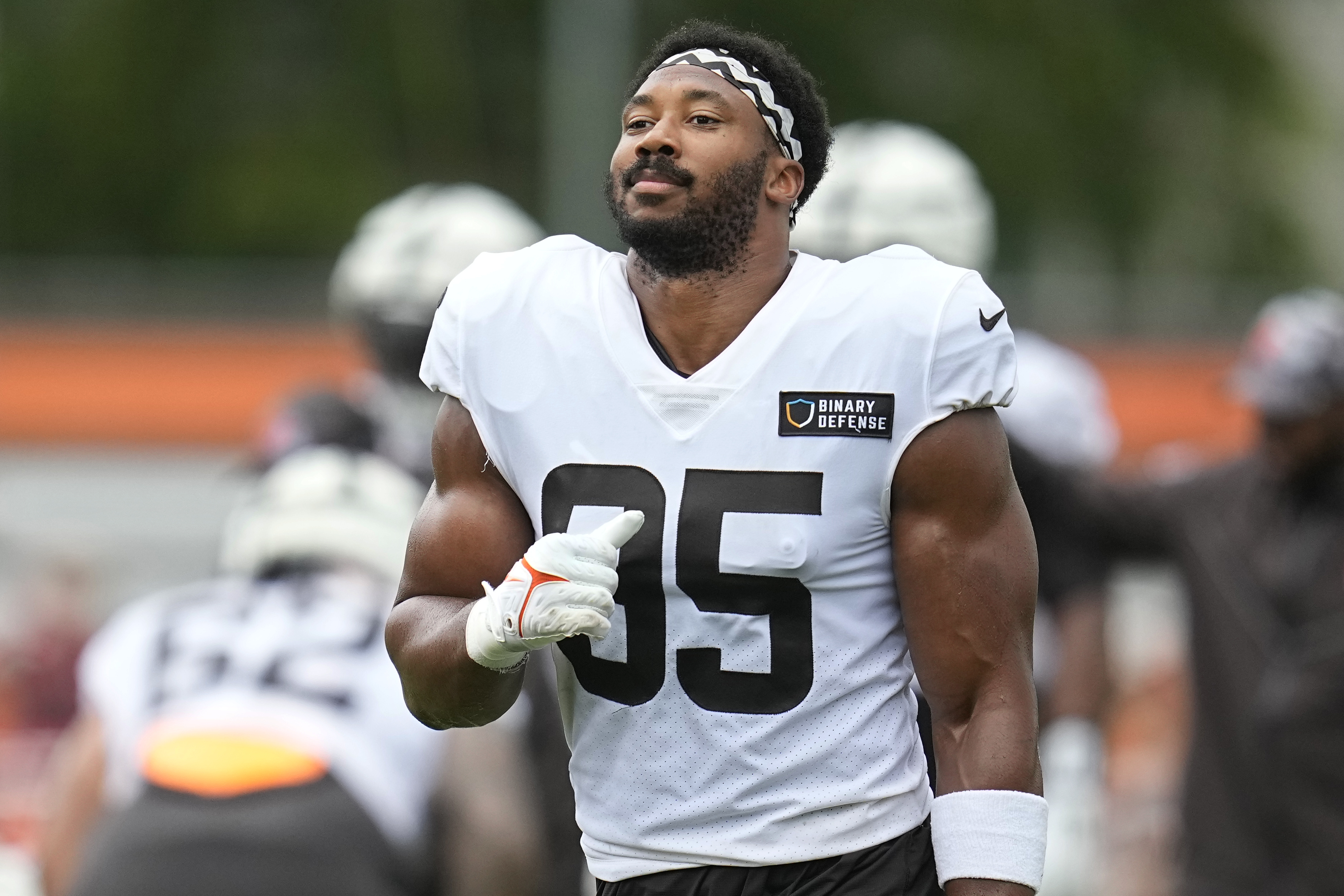 Browns star DE Myles Garrett leaves practice early against Eagles with foot  injury; severity unknown | AP News