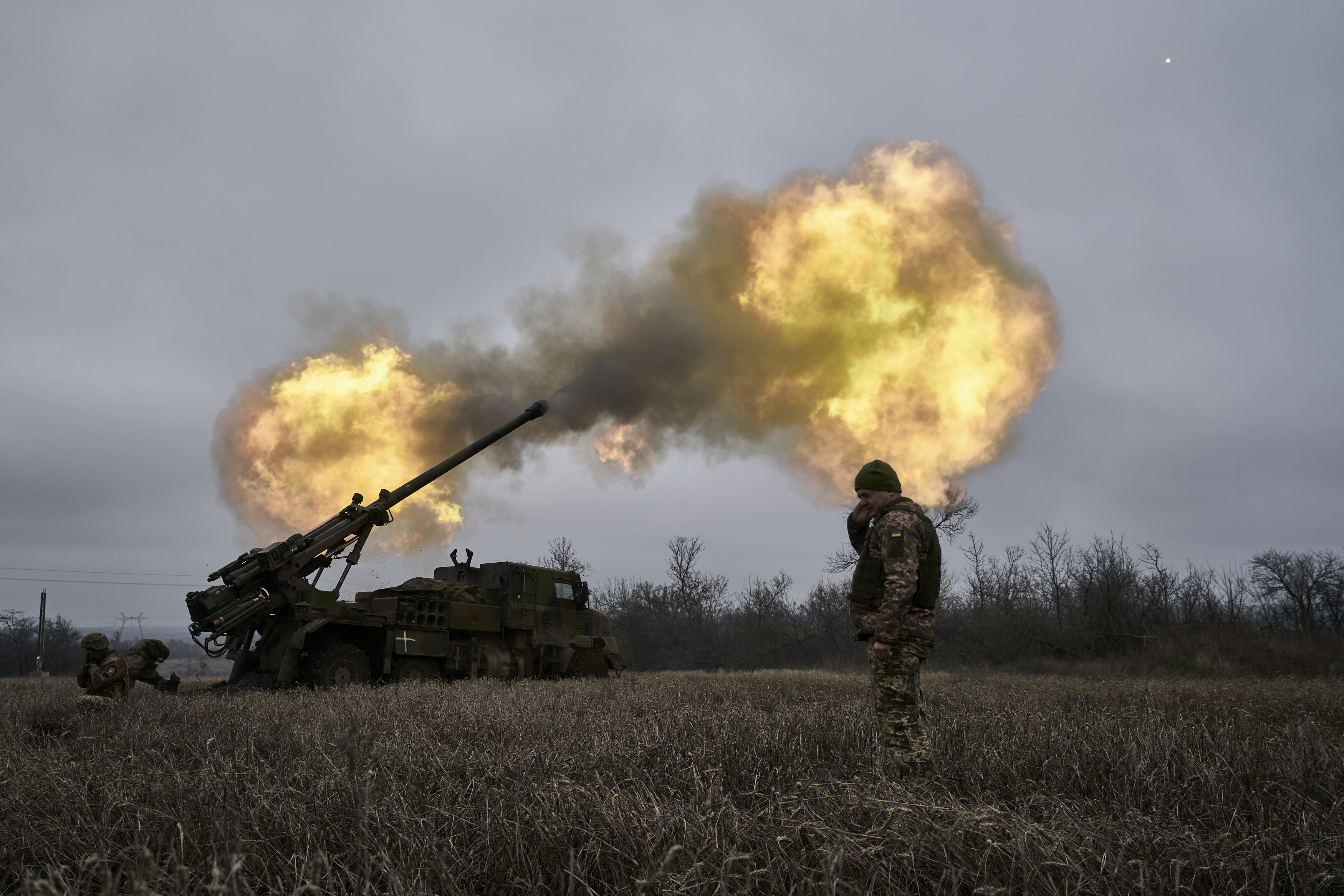 Francia acelera producción de armas para entregar a Ucrania | AP News