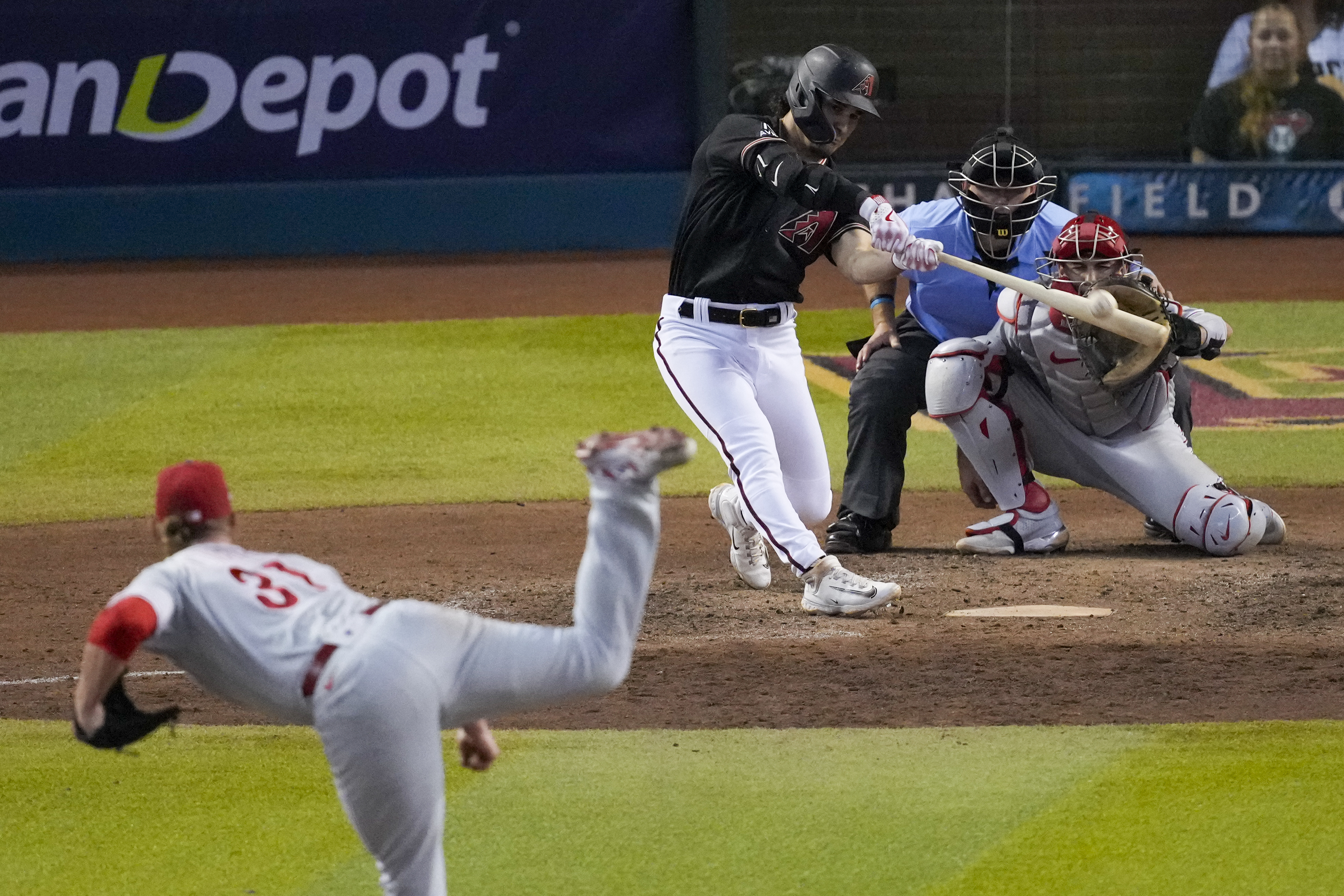 Diamondbacks stun Phillies, even up NLCS with Kimbrel meltdown