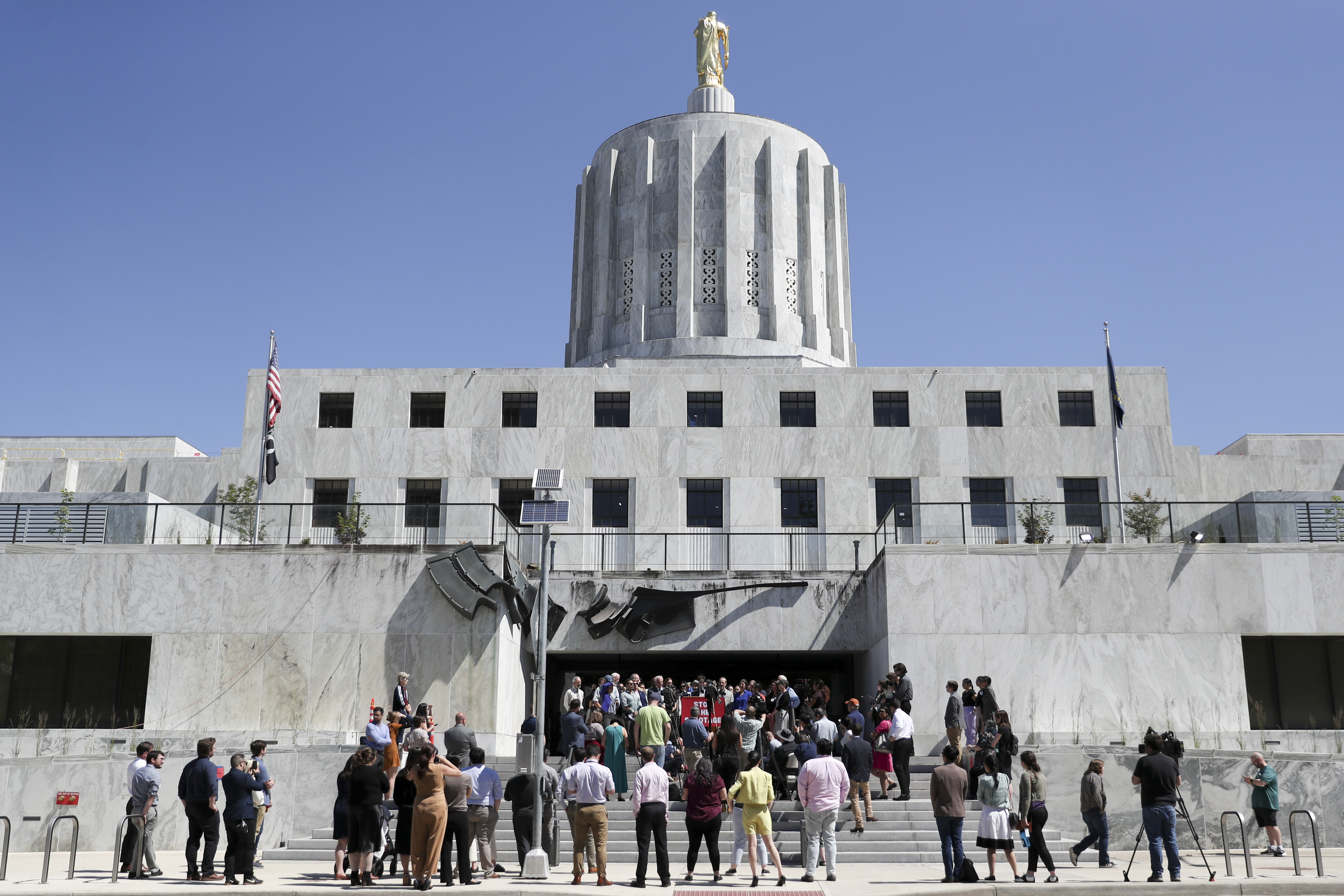 Oregon Capitol construction quietly edges $90 million over budget