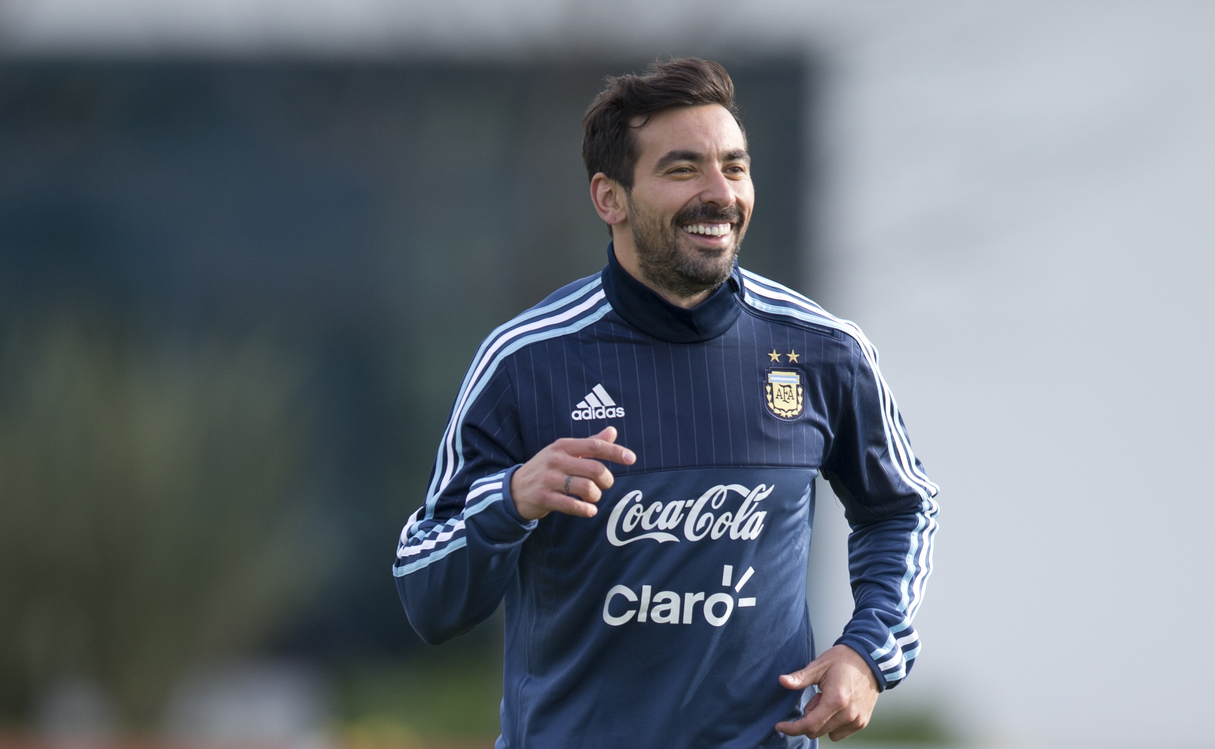 Exfutbolista argentino Ezequiel Lavezzi es hospitalizado en