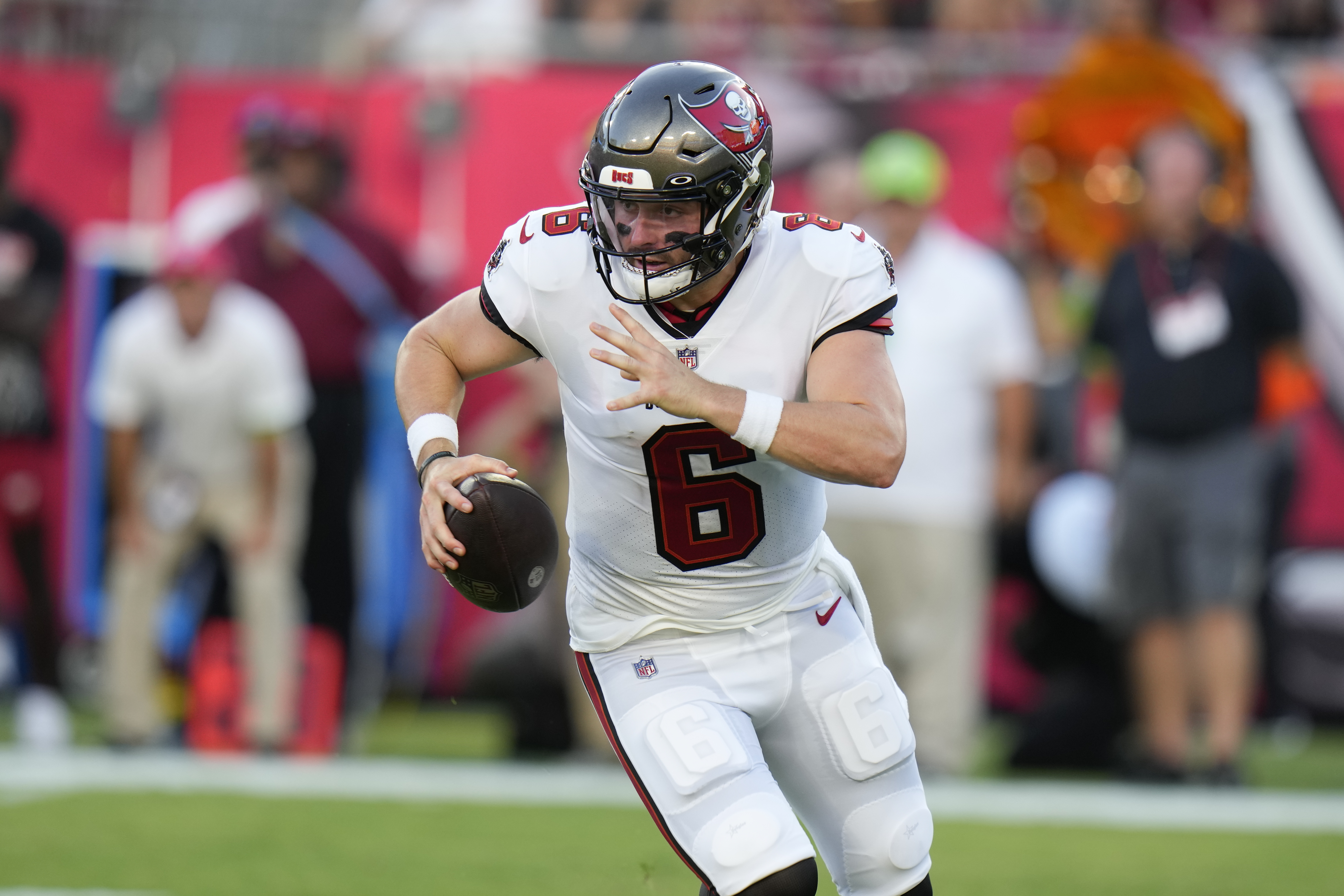 Mayfield takes another step to follow Brady in the Buccaneers 27