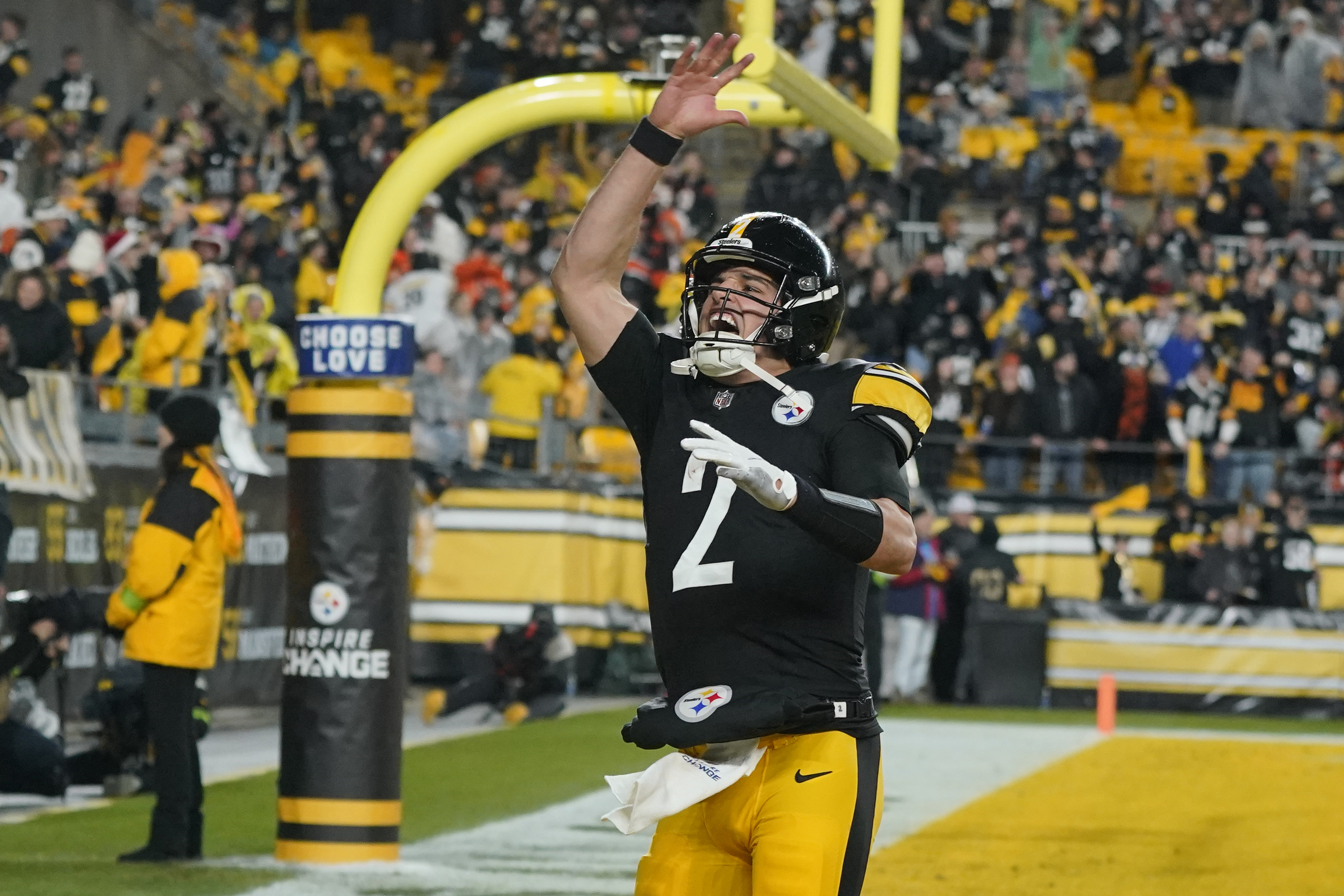 Steelers end 3 game skid beat Bengals 34 11 behind Mason Rudolph