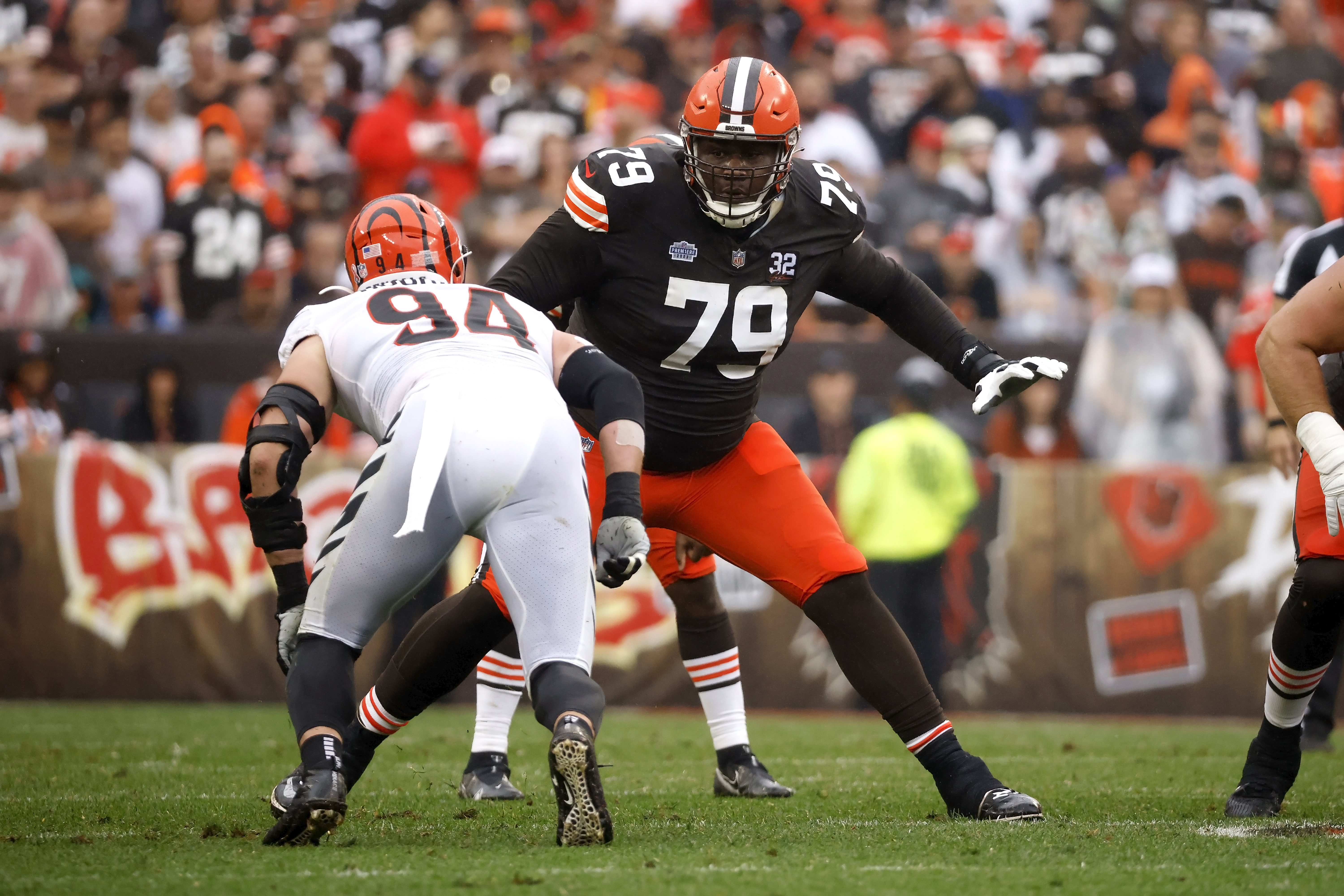 Extra-large Browns rookie Dawand Jones set for colossal MNF