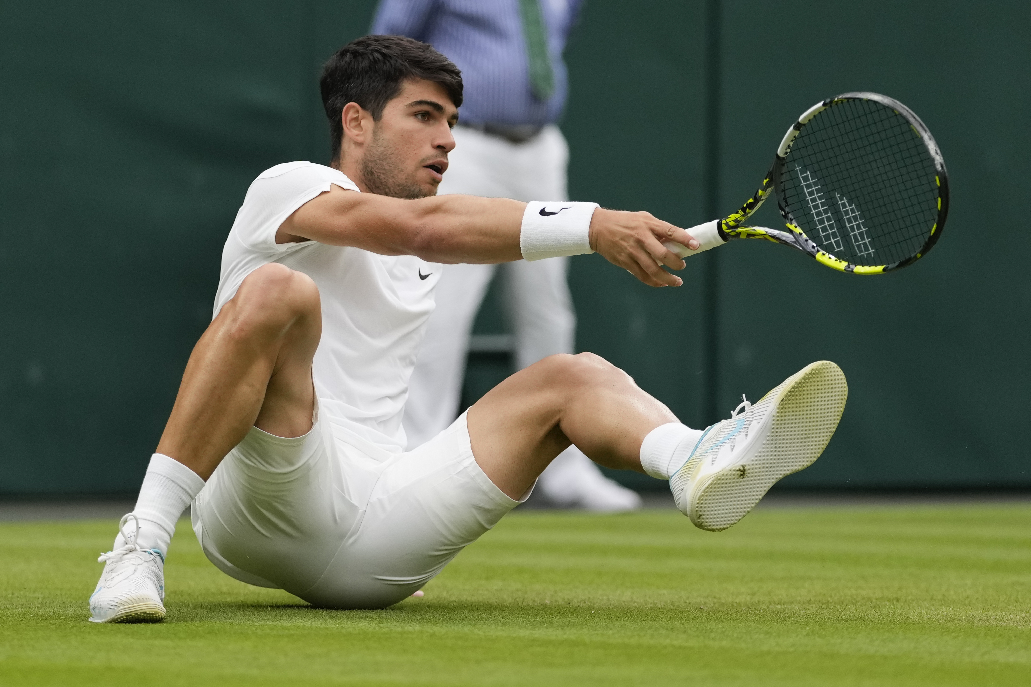 Carlos Alcaraz and Jannik Sinner reach the Wimbledon quarterfinals. Coco  Gauff loses | AP News