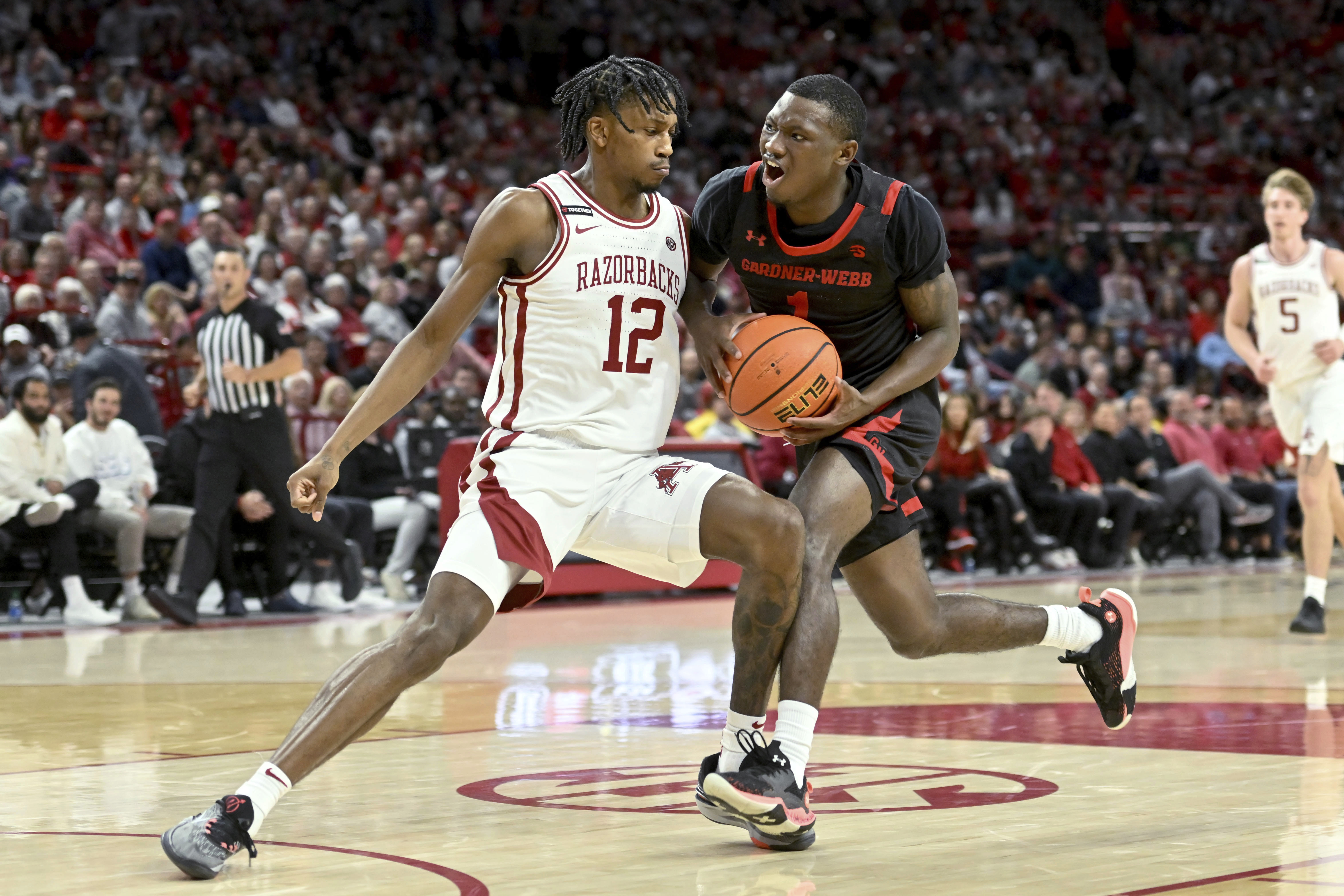 Razorback deals basketball game