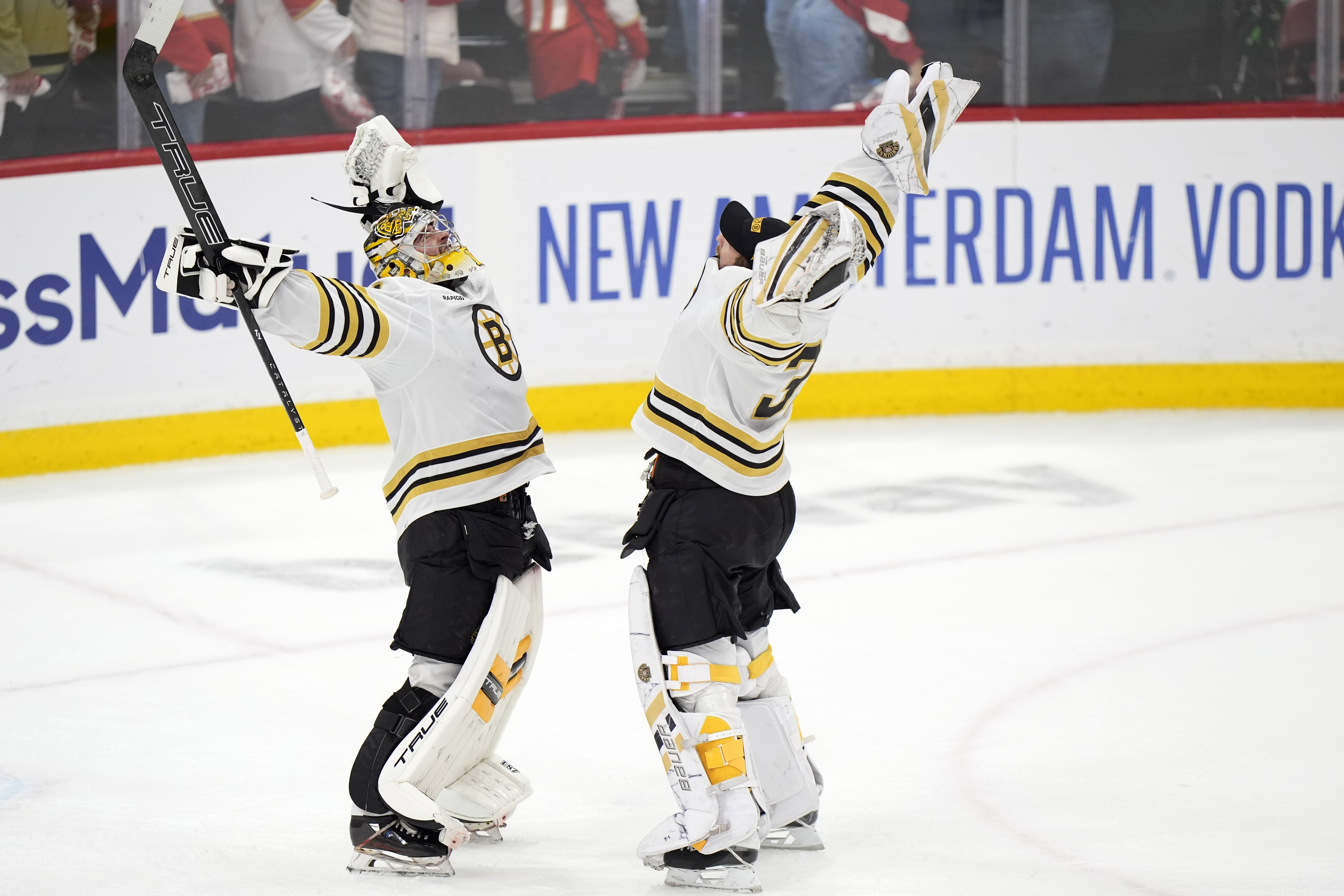 Swayman delivers on vow, Bruins top Panthers 2-1 in Game 5 to stave off  elimination | AP News