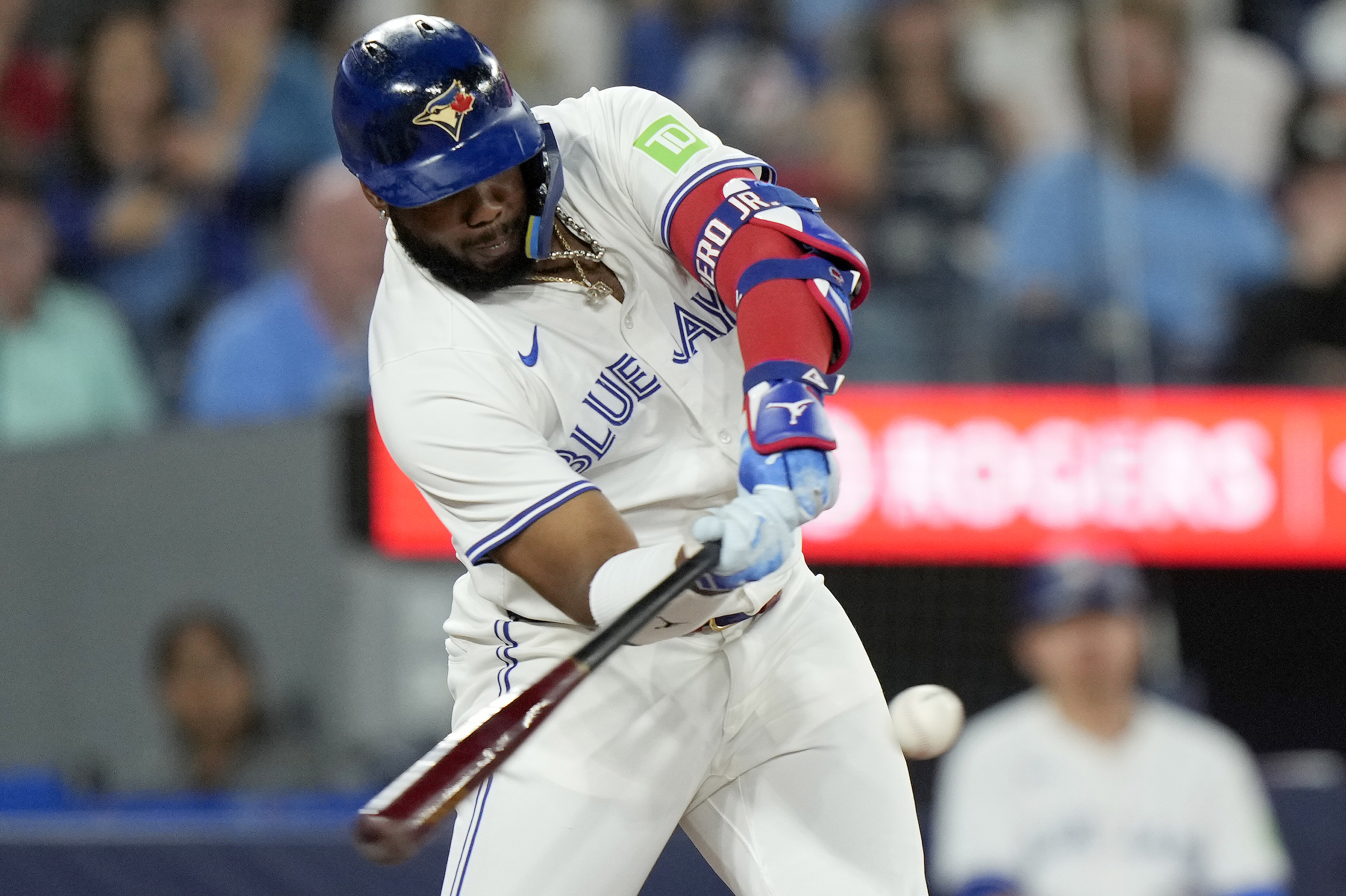 Vladimir Guerrero Jr. homers, drives in 6 as Blue Jays beat slumping Yankees 9-3