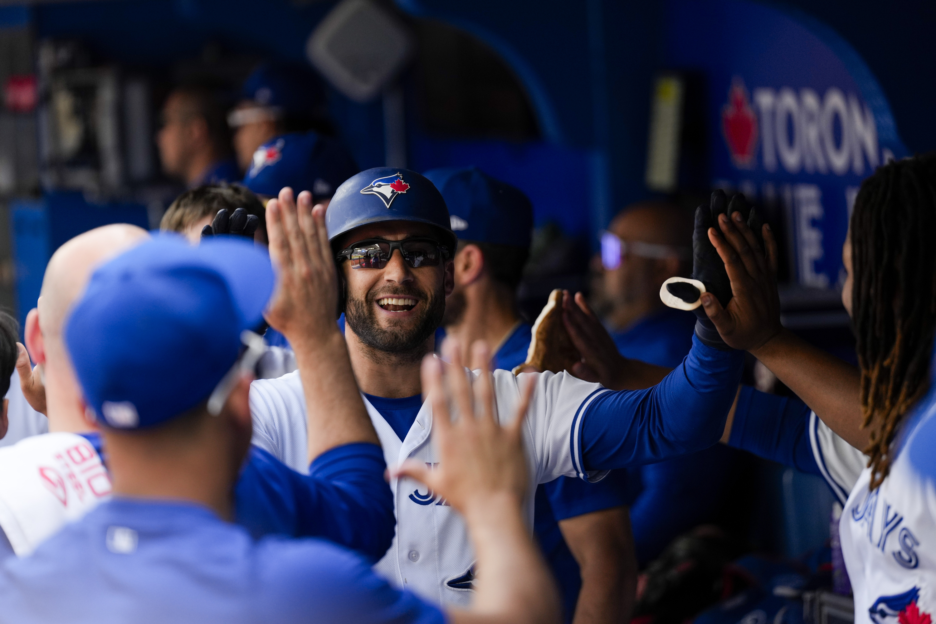 A bruising loss: Cardinals squander three leads in late innings, fall to  Toronto in opener