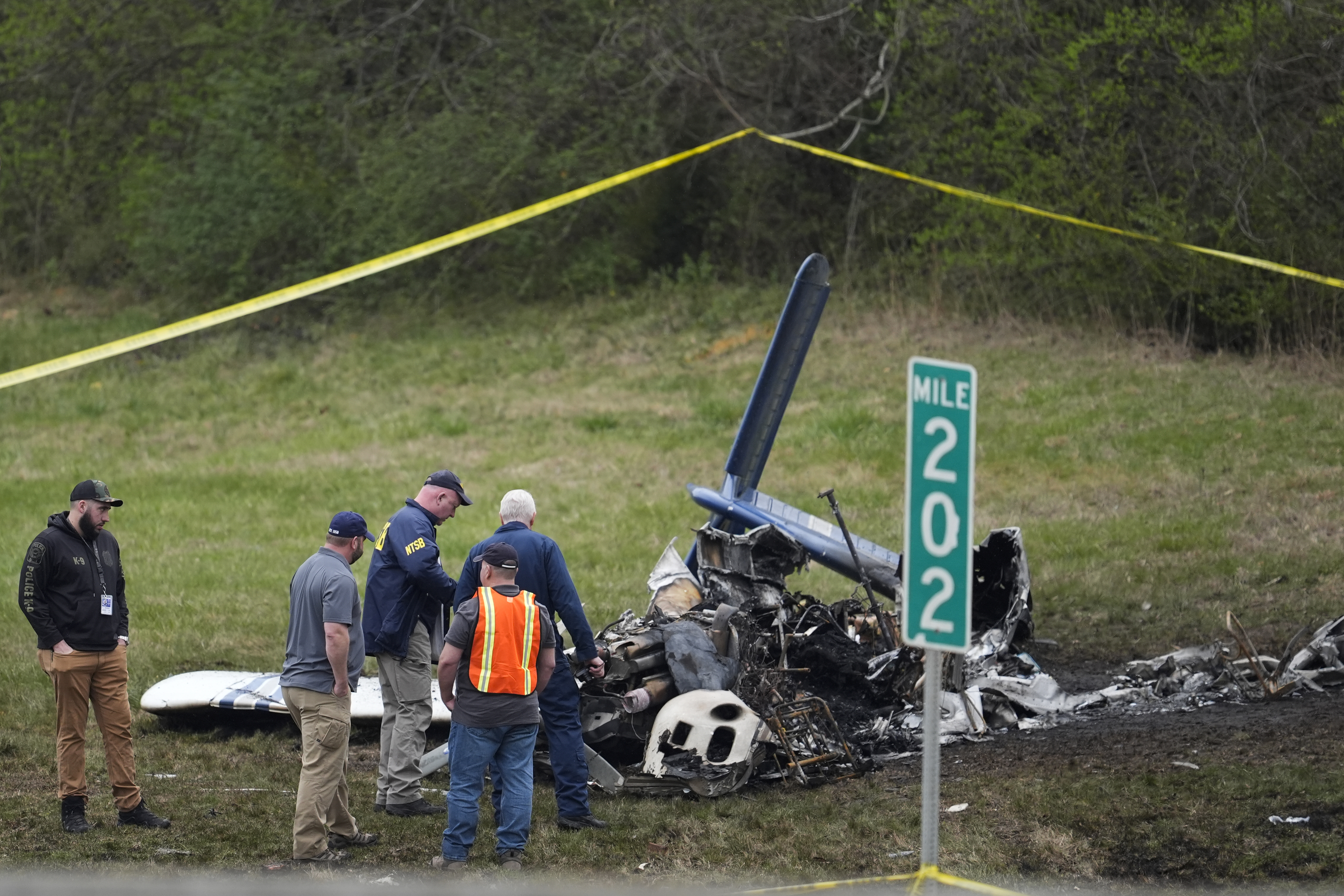 5 dead after plane crash near I 40 in Nashville Tennessee AP News