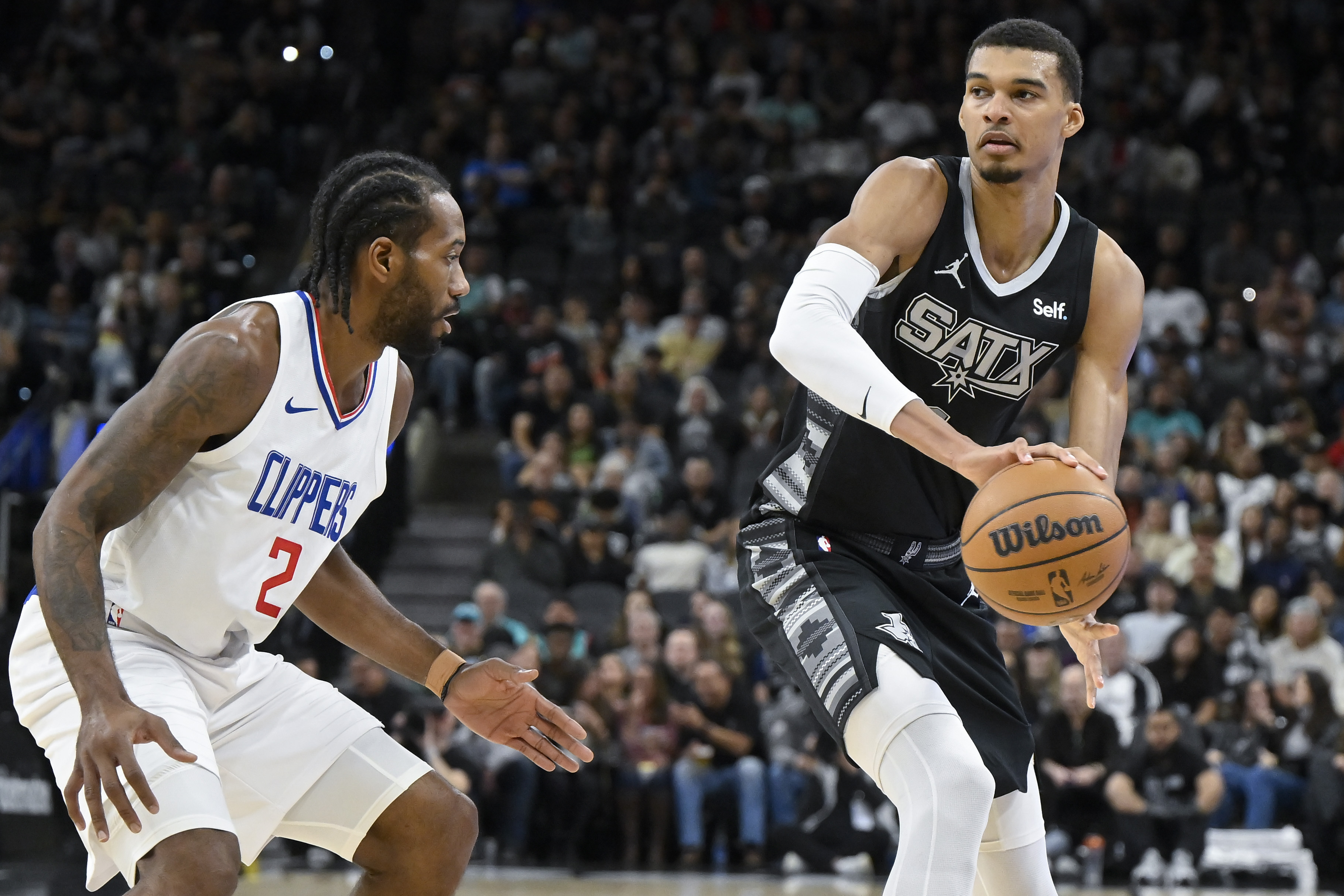 Kawhi Leonard leads Clippers past Spurs amid boos that prompt Popovich to  admonish crowd | AP News