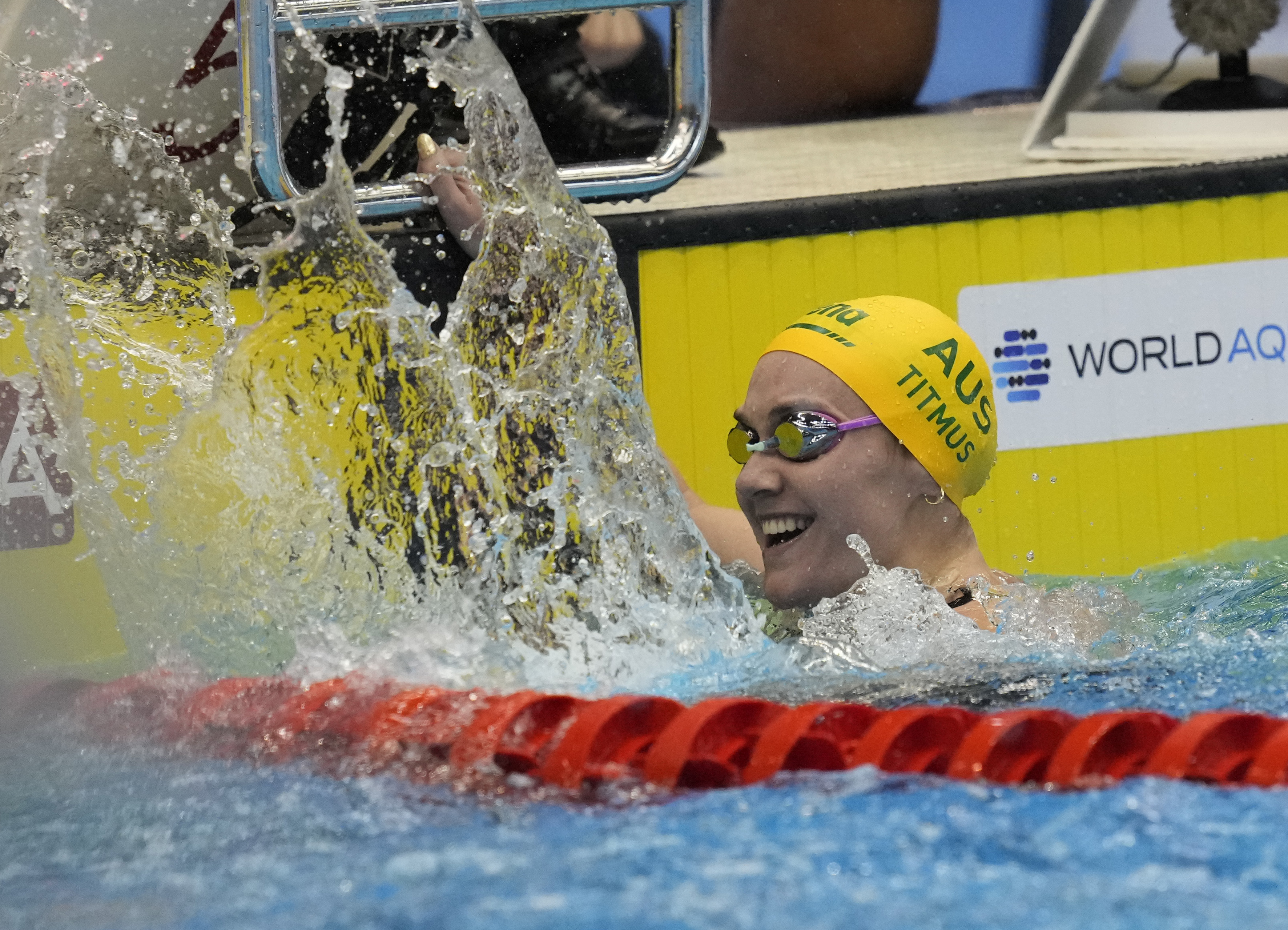 Titmus breaks women's 400-freestyle world record at world championships in  Japan