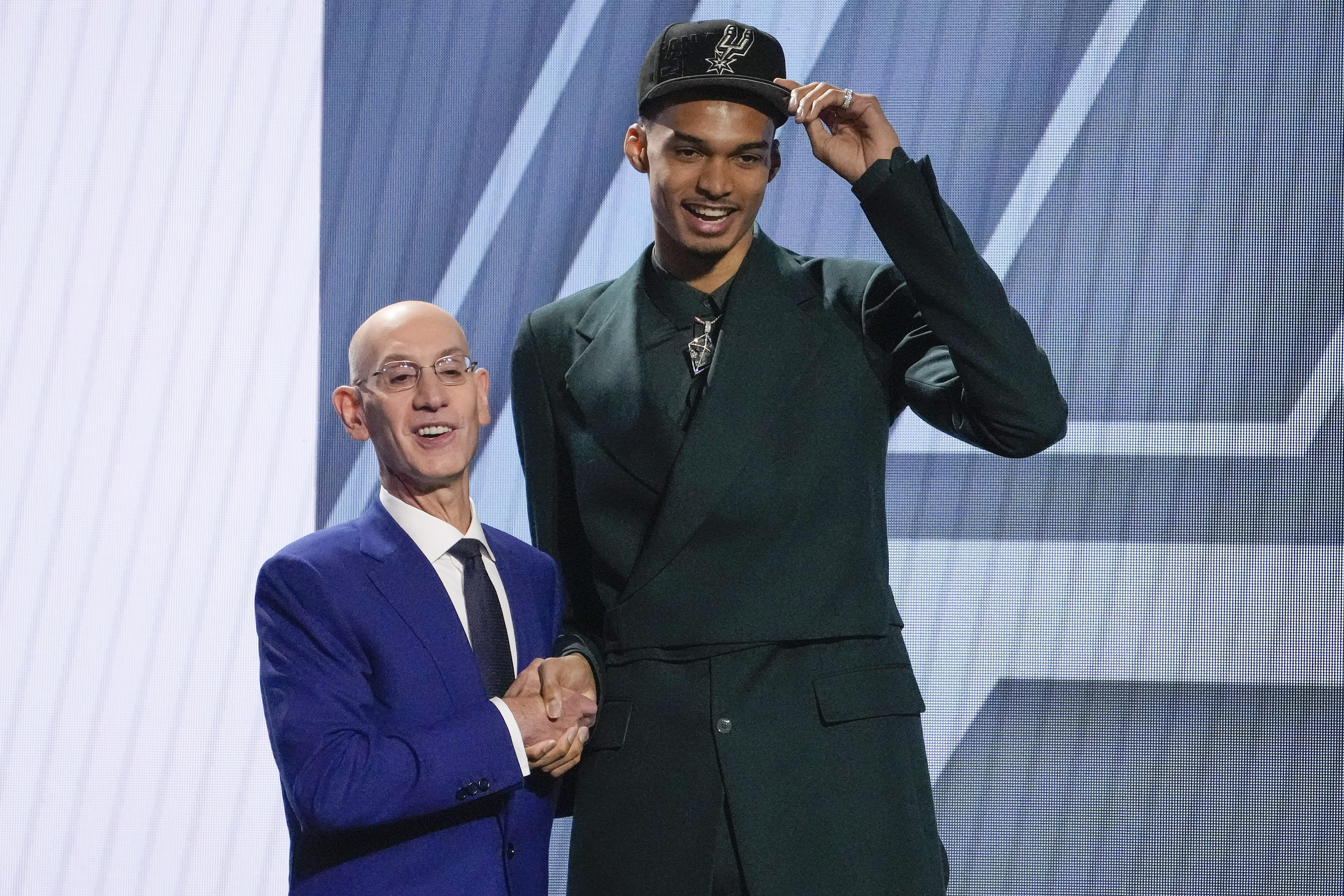 Ranking 2023 NBA Draft Prospects Outfits: NBA Draft Night 2023, Gradey  Dick, Scoot Henderson & MORE 