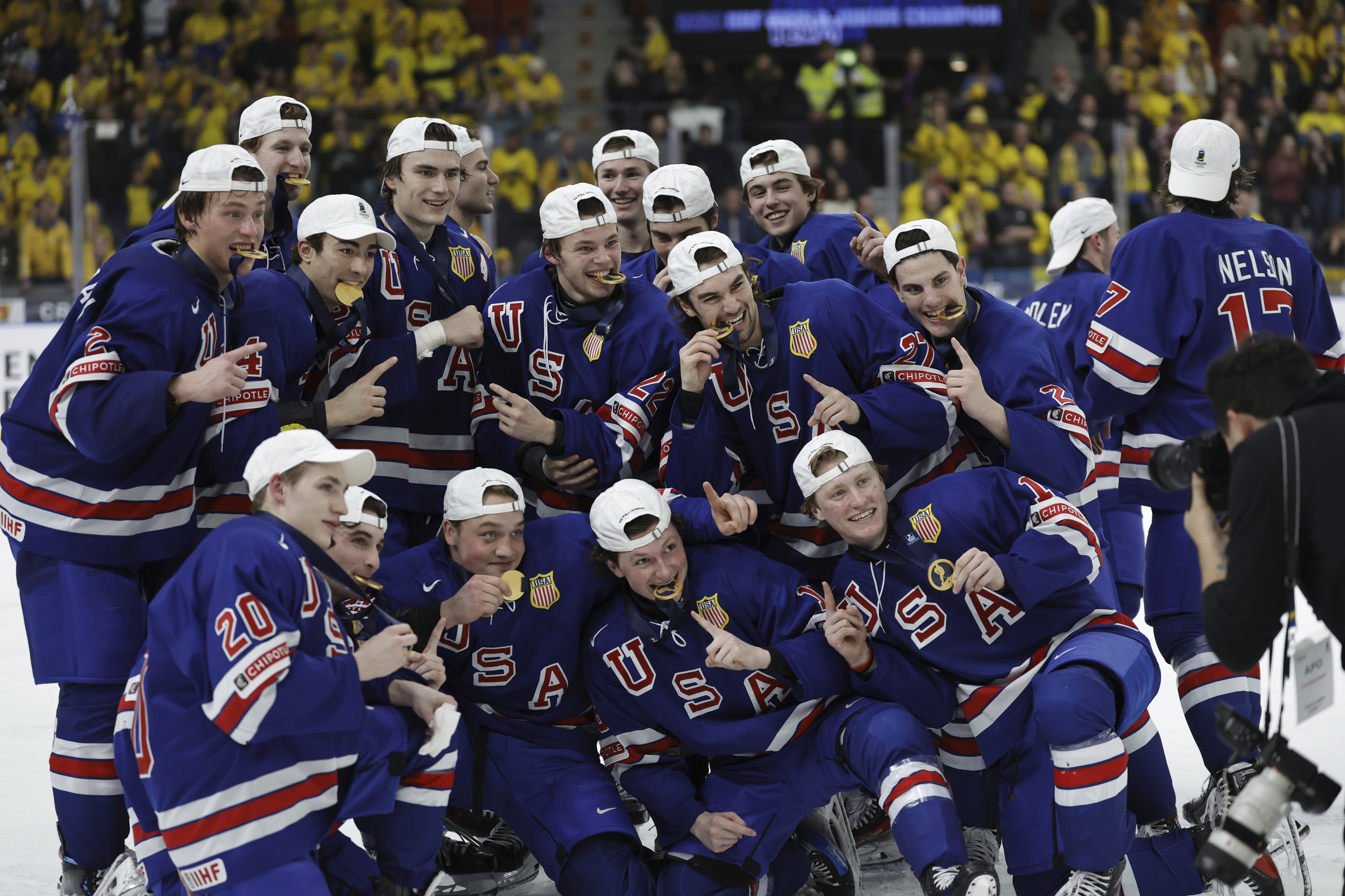 World juniors gold medal game 2025 2024 score