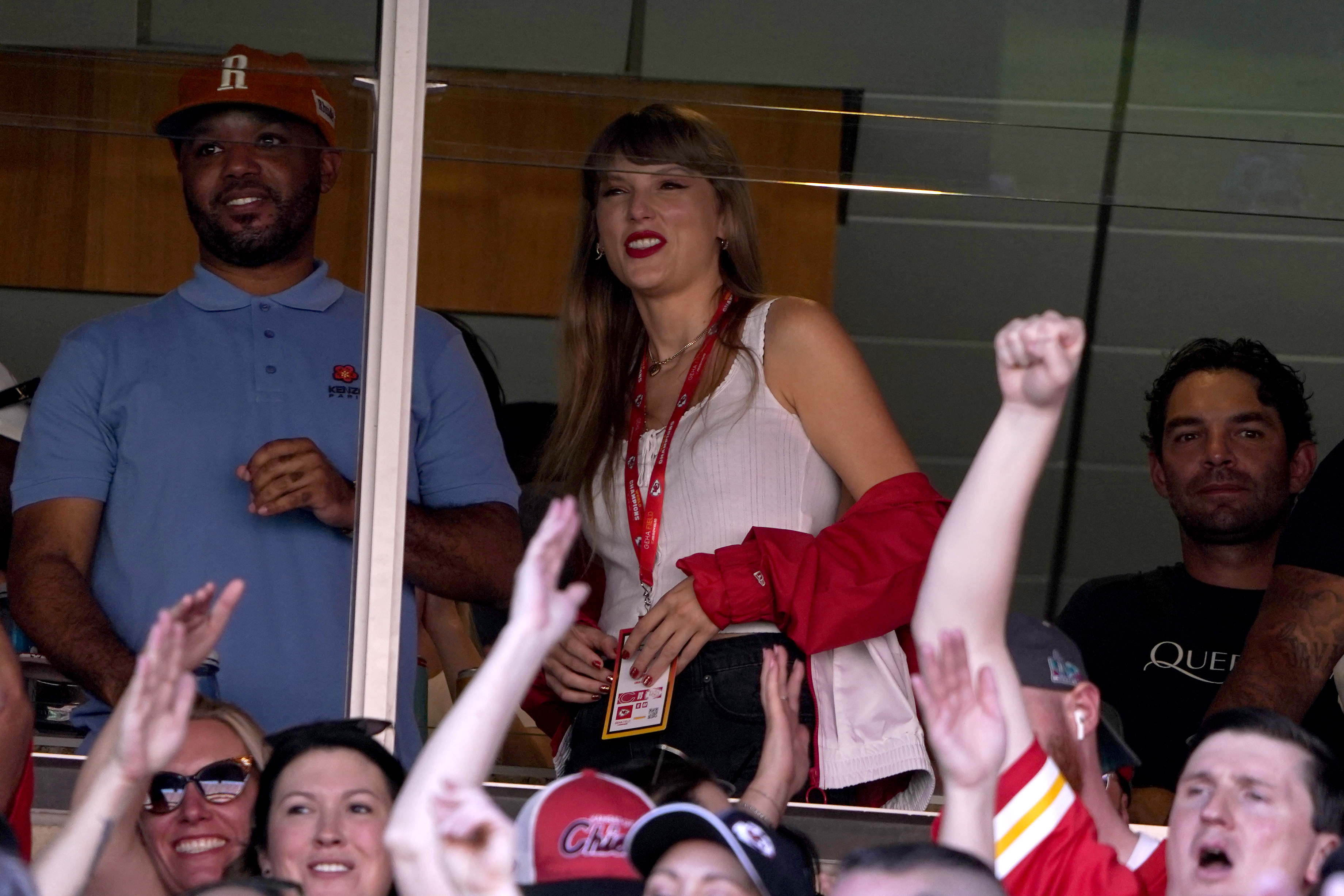 Taylor Swift Fans Are Celebrating Travis Kelce's New Statement for