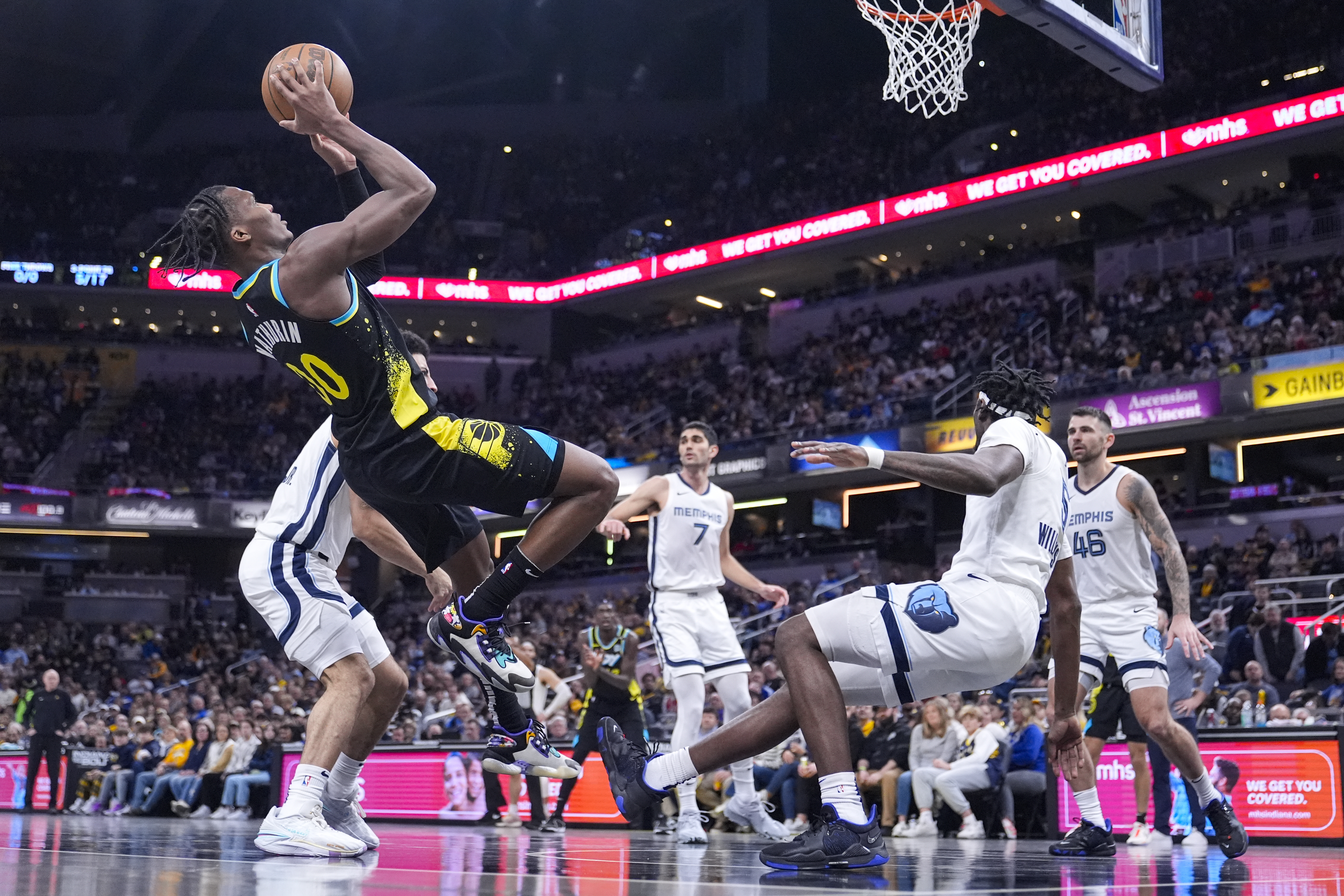 Mathurin hits 2 late free throws, Indiana Pacers edge Boston