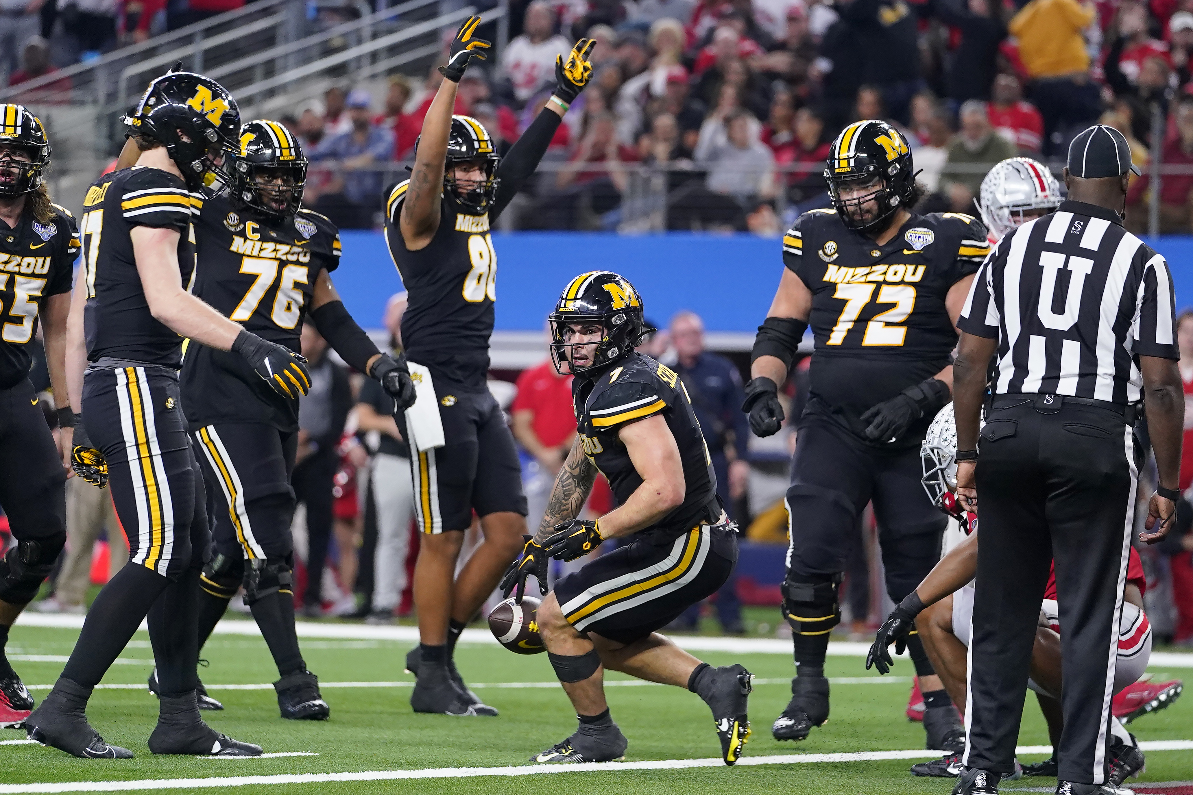 Schrader runs for 128 yards and a TD as No. 9 Missouri beats No. 7