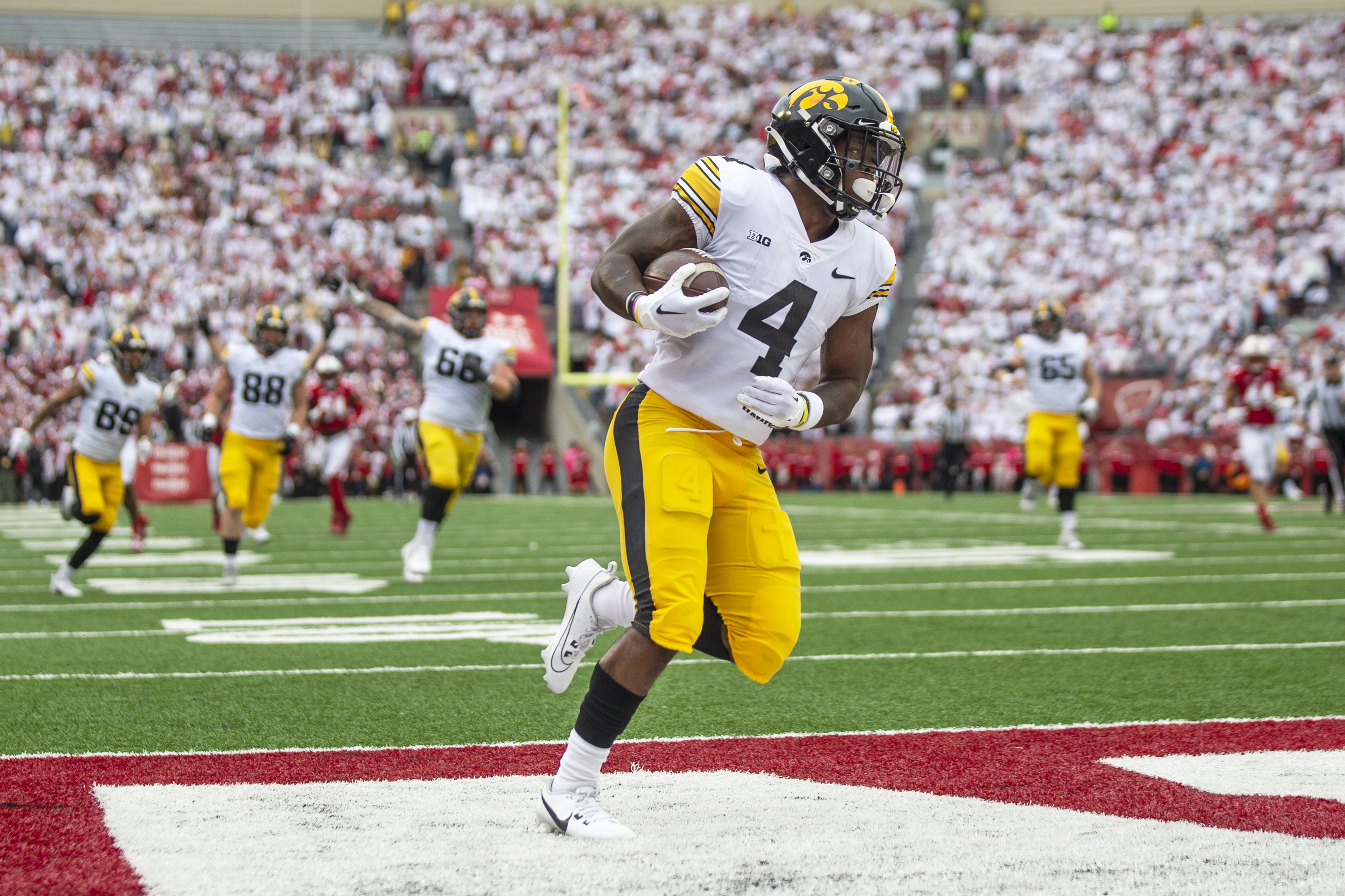 List of All Iowa Hawkeyes Running Backs, Ranked Best to Worst