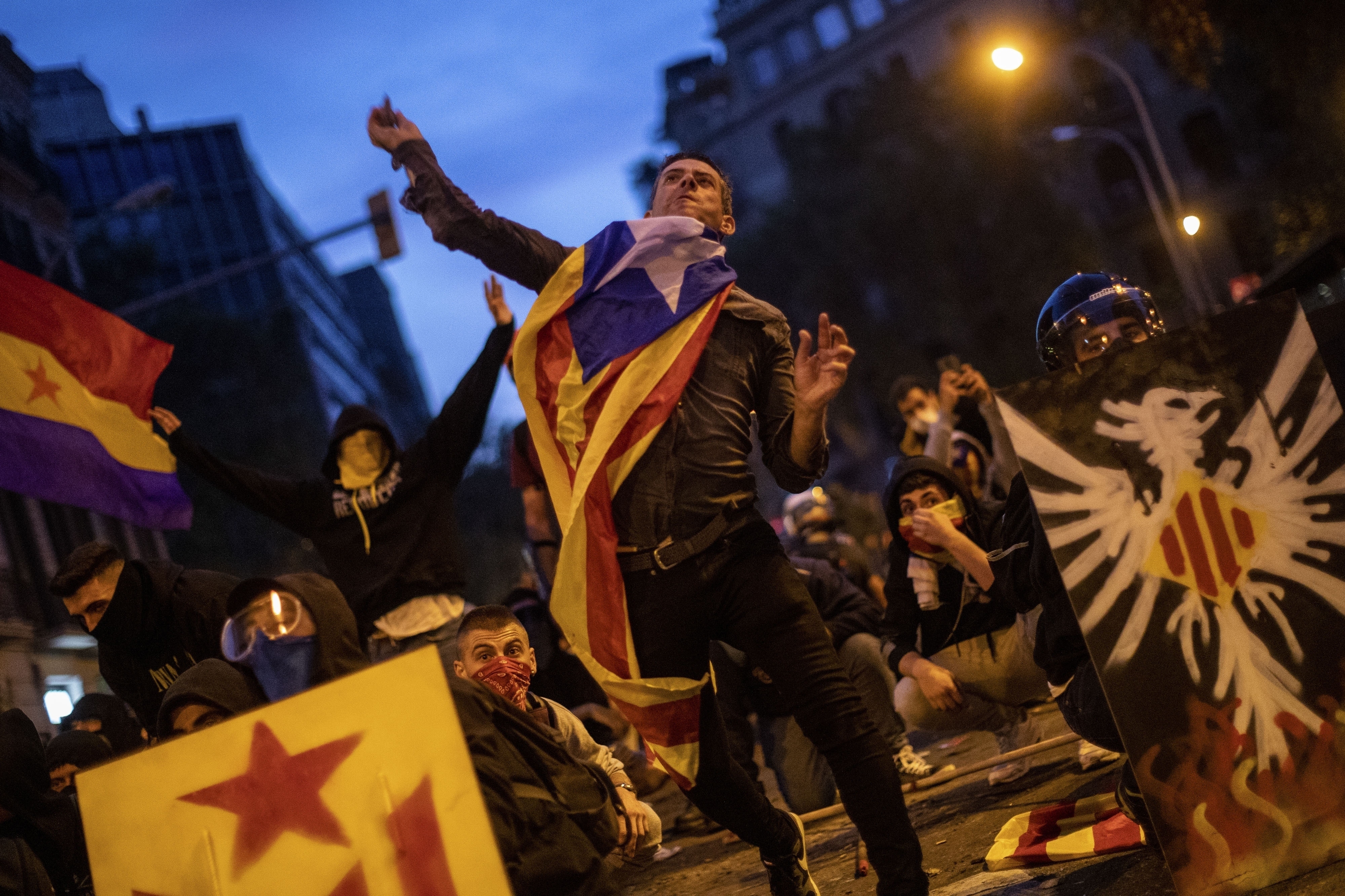 Spain's leader mulls granting amnesty to thousands of Catalan