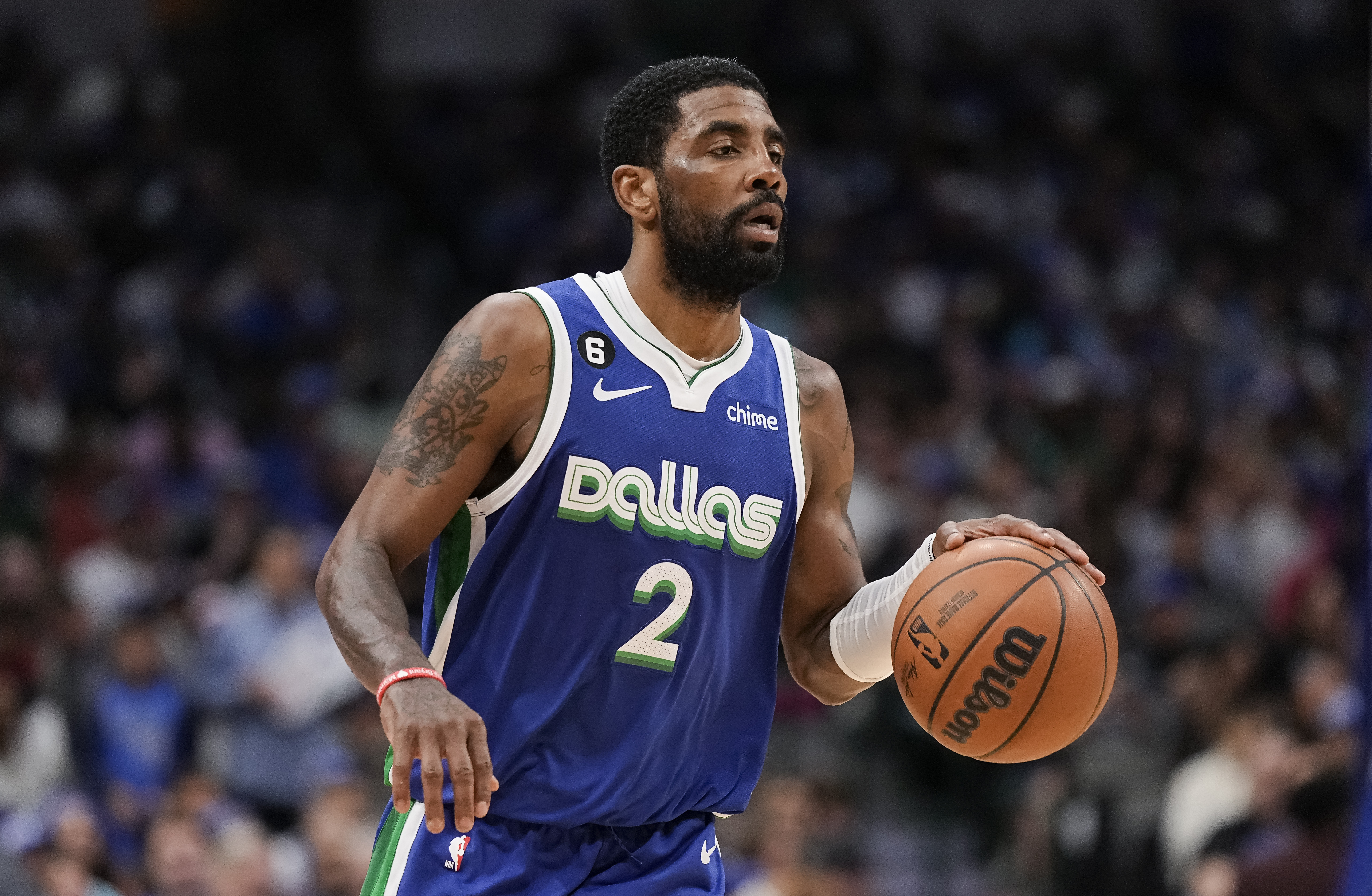 Kyrie Irving agrees to stay with Mavs Doncic on a 126 million 3