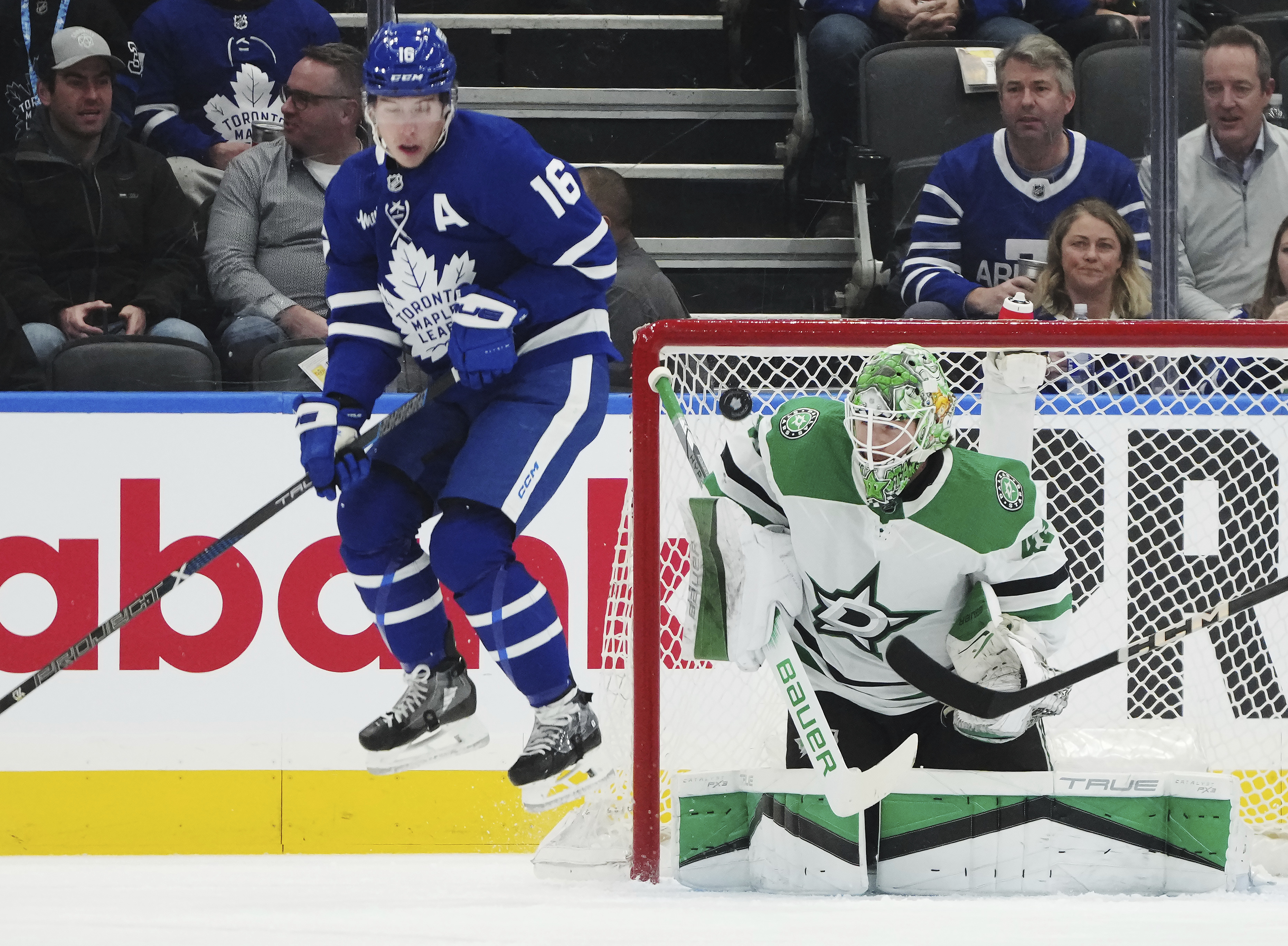 Nylander scores twice Matthews nets 41st in Maple Leafs 5 4