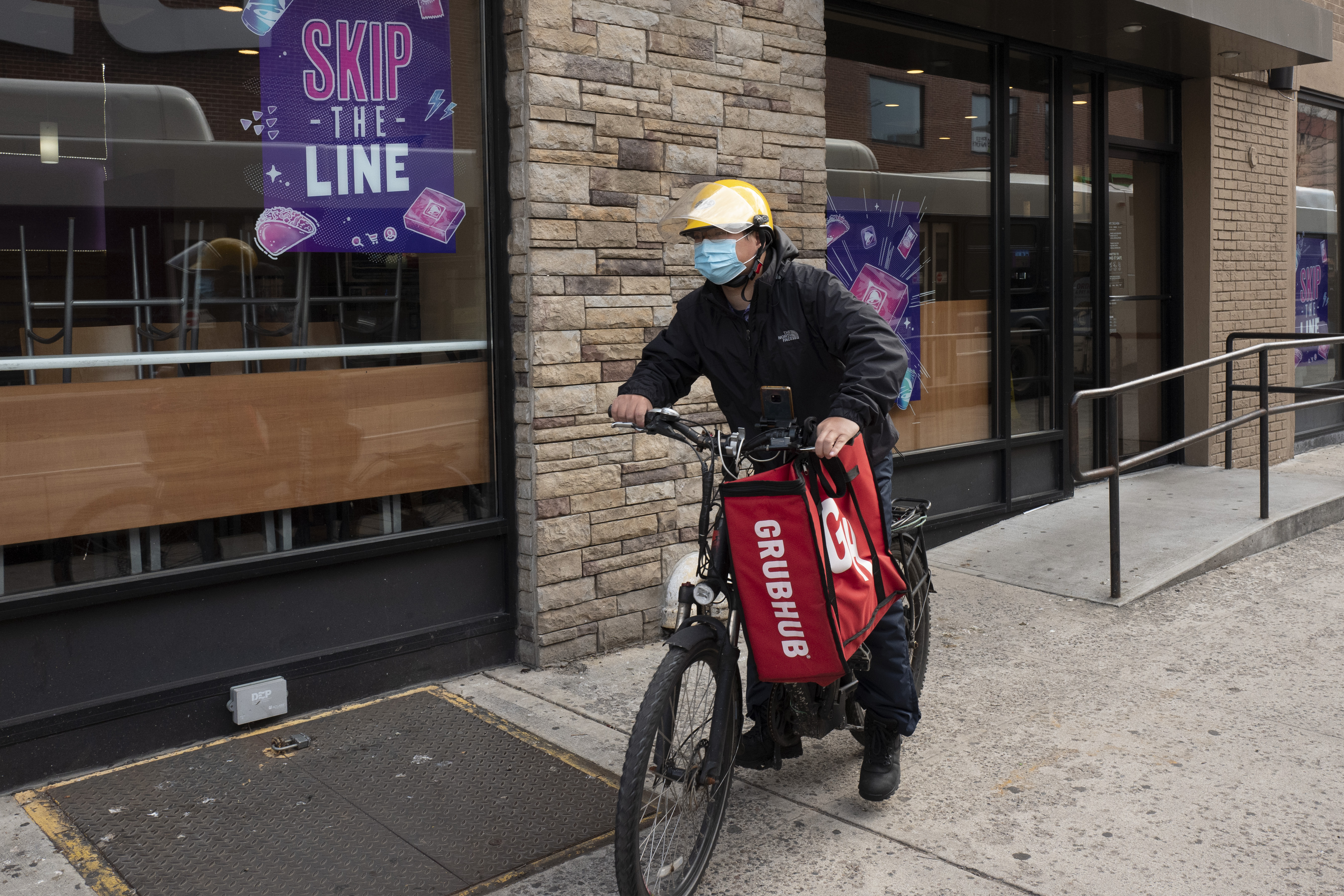 DoorDash, Uber sue NYC on deliverer wages