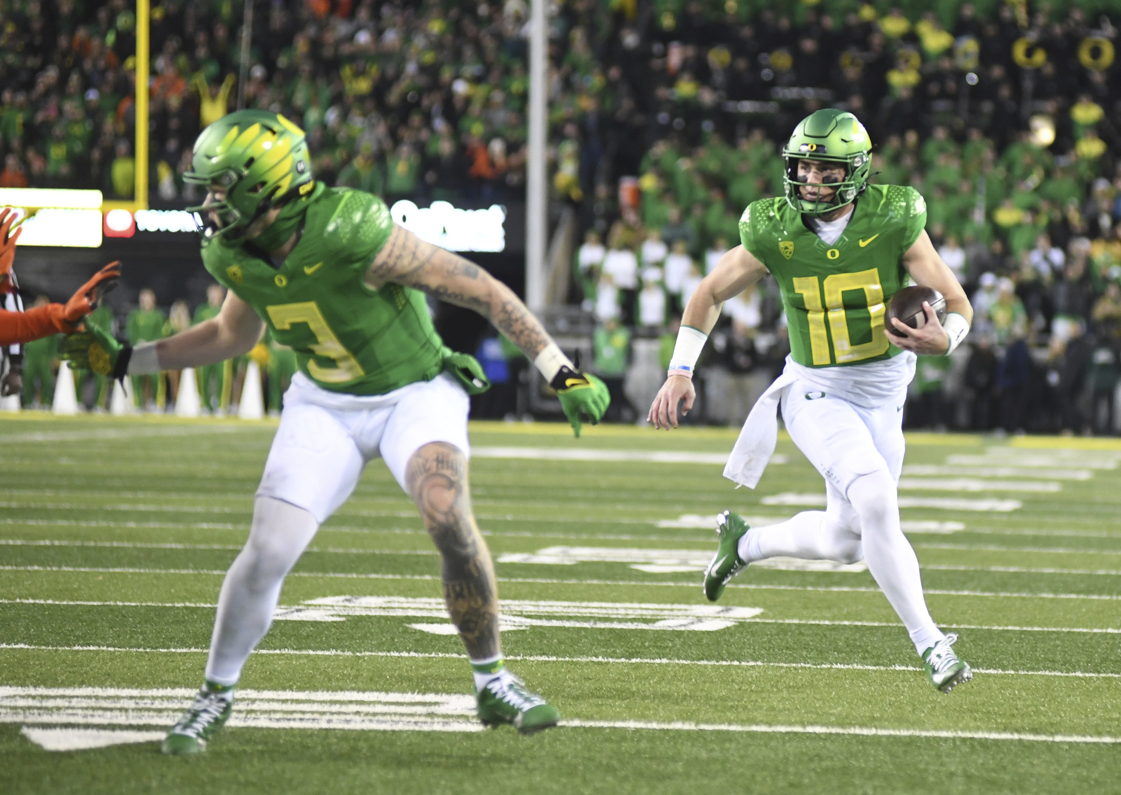 Oregon defeats Oregon State 31-7 for a spot in the Pac-12 title