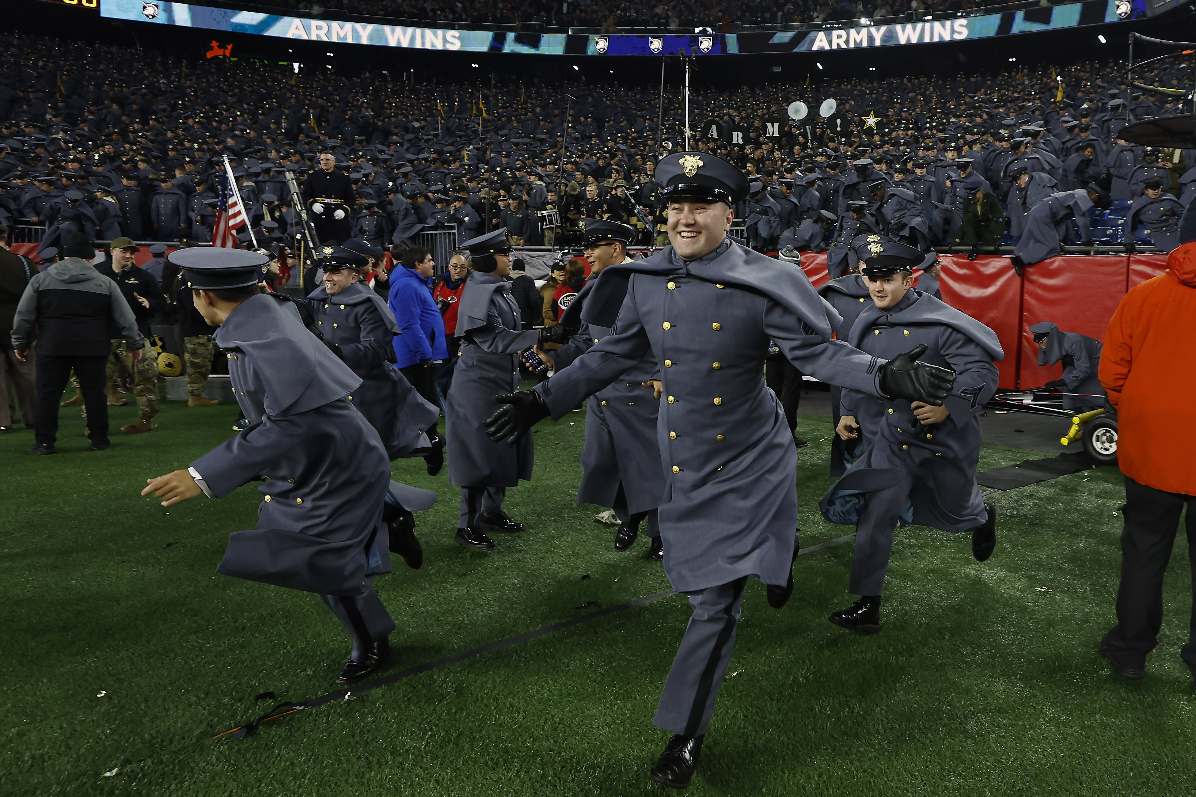 Army comes out on top in history-filled game against Navy at the Linc