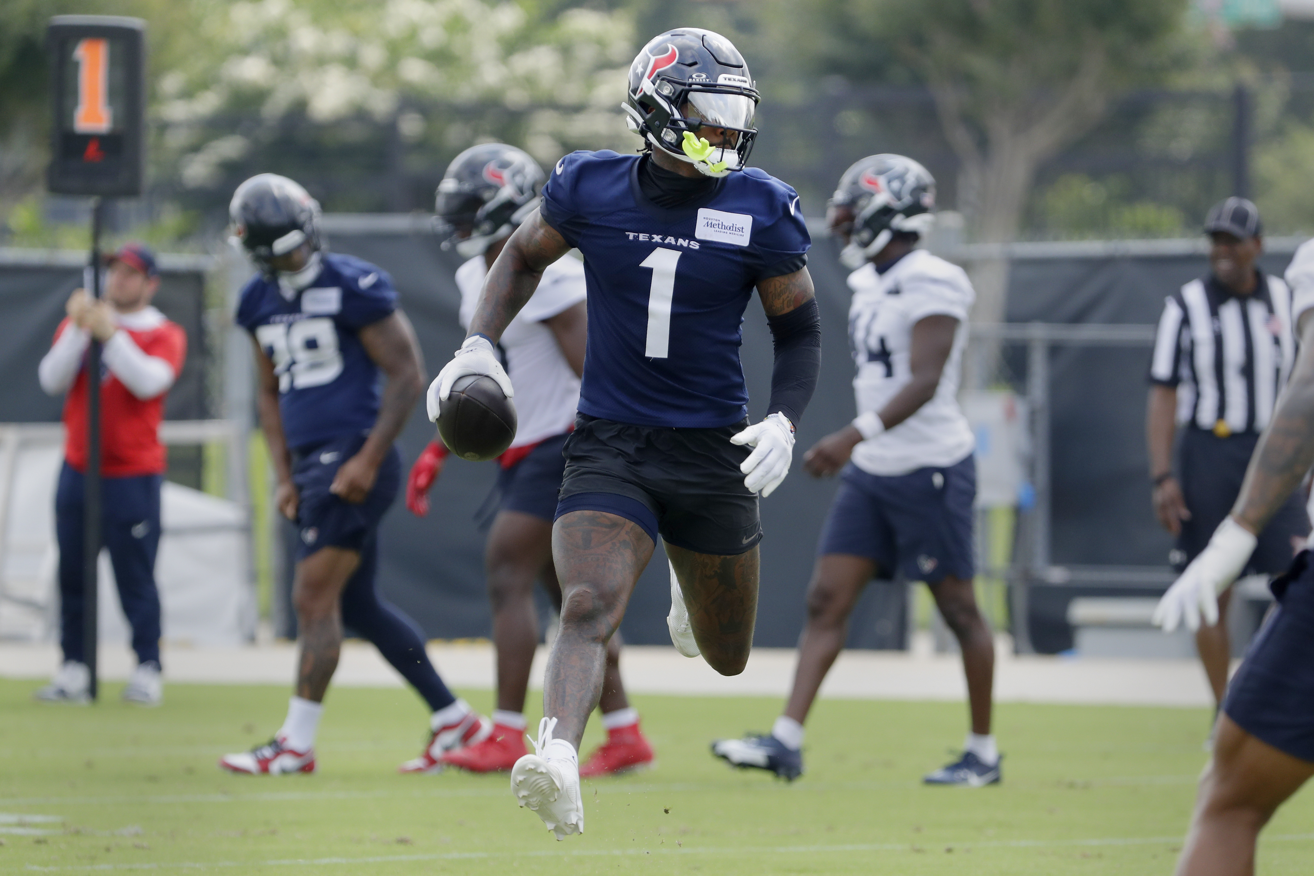 Childhood friends and top 2 draft picks Bryce Young, C.J. Stroud square off  as Panthers host Texans | AP News